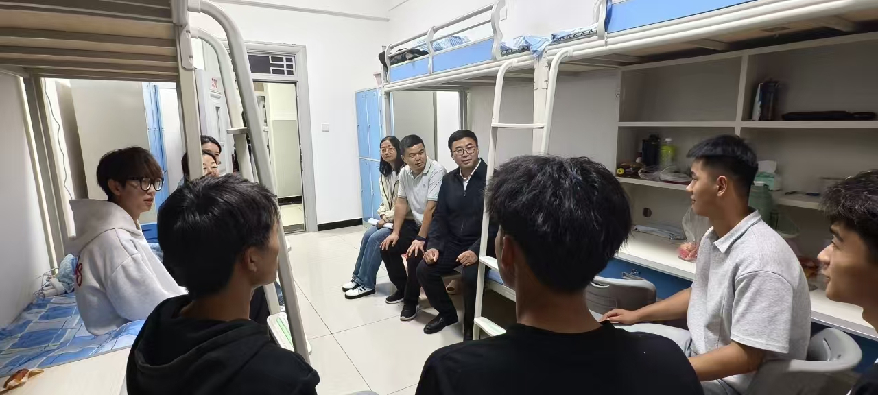 “三抓三促”行动进行时：历史文化与旅游学院走访新生宿舍关怀新生入学